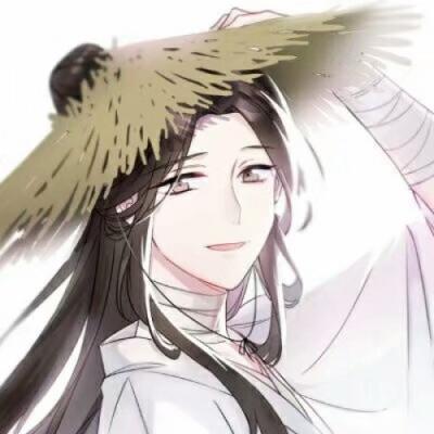 女店主用牙咬开冻烤肠后售卖